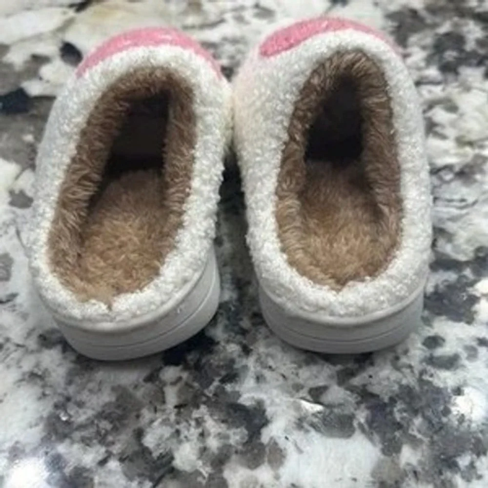 Smiley Face Slippers Toddler 8.5-9 White Pink Fuzzy Slides NEW